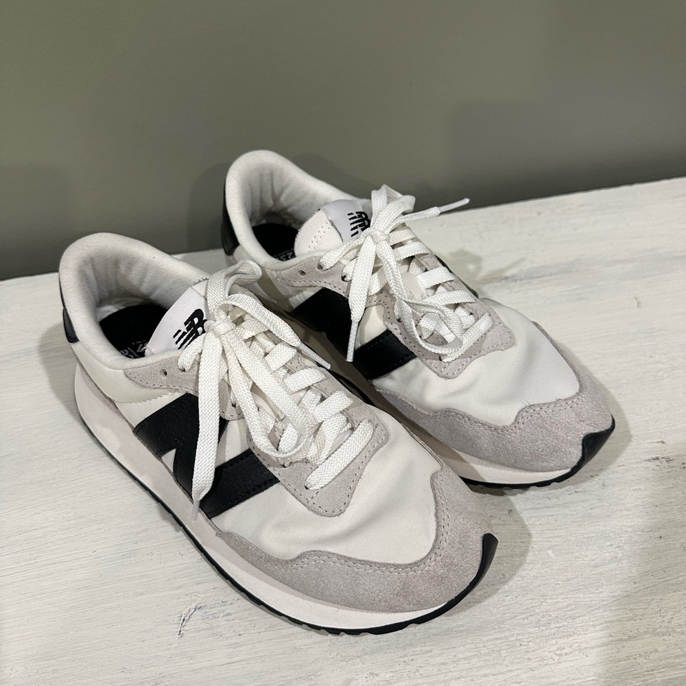 New Balance 237 Classic White and Black Sneakers